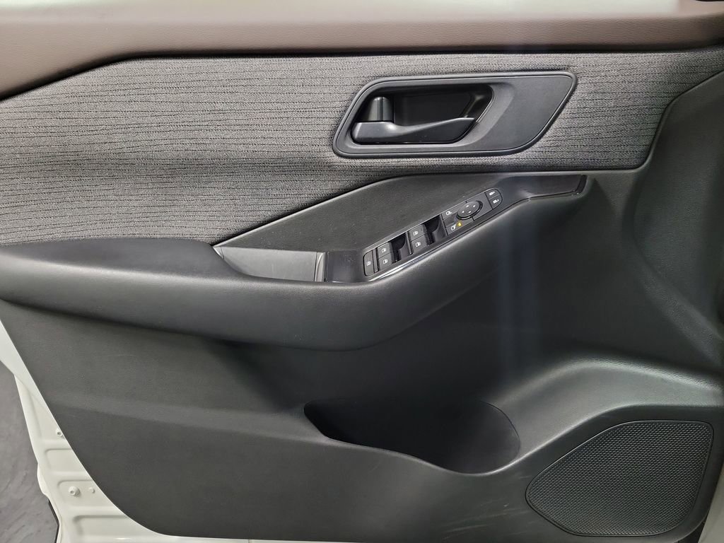 Used 2023 Nissan Rogue S FWD image 22