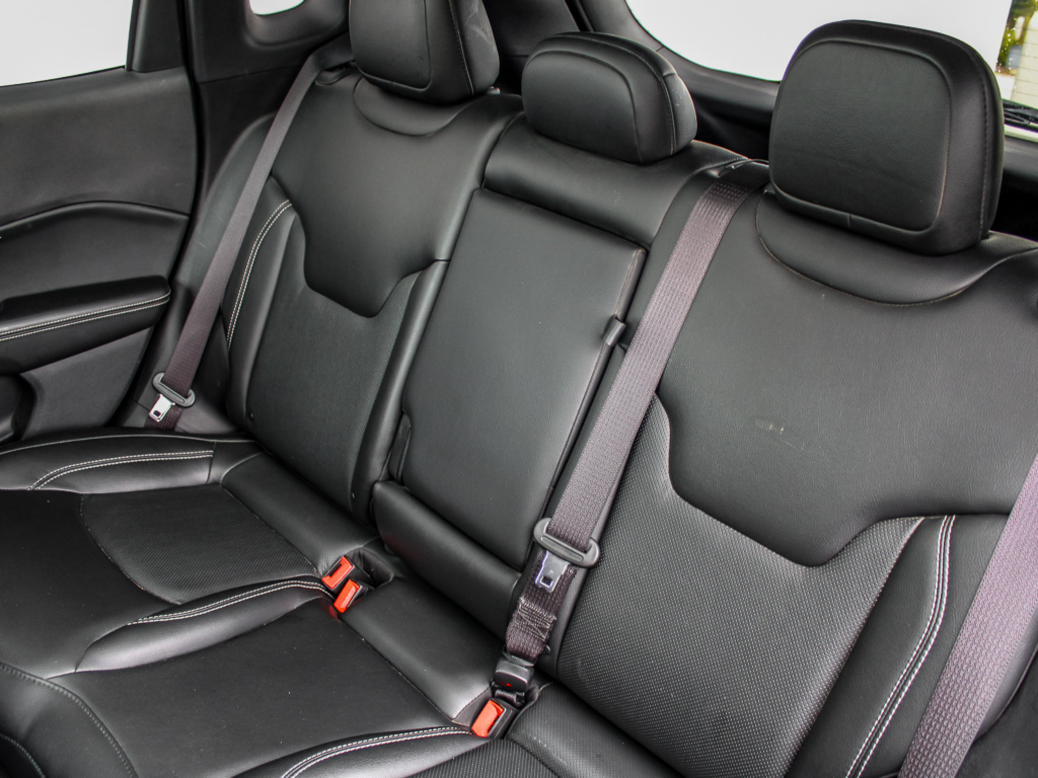 Used 2021 Jeep Compass Latitude w/ Sun and Sound Group AWD/4WD image 19