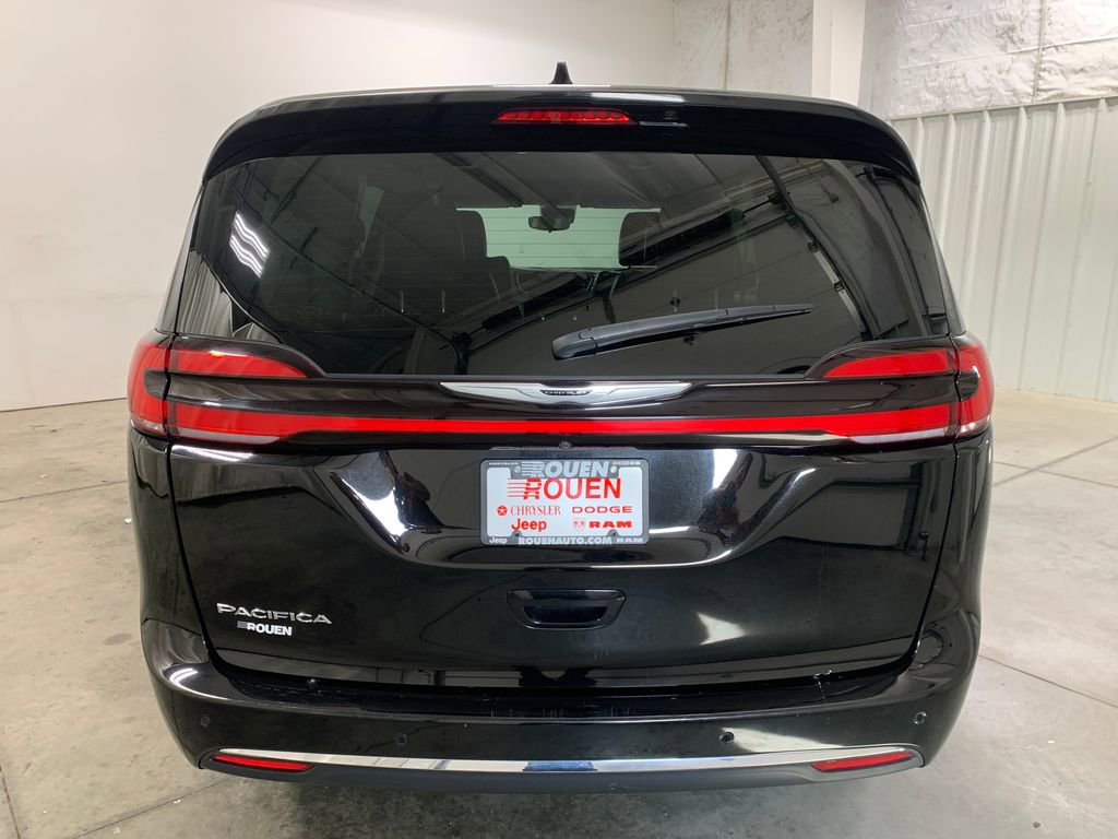 Used 2024 Chrysler Pacifica Touring-L image 6