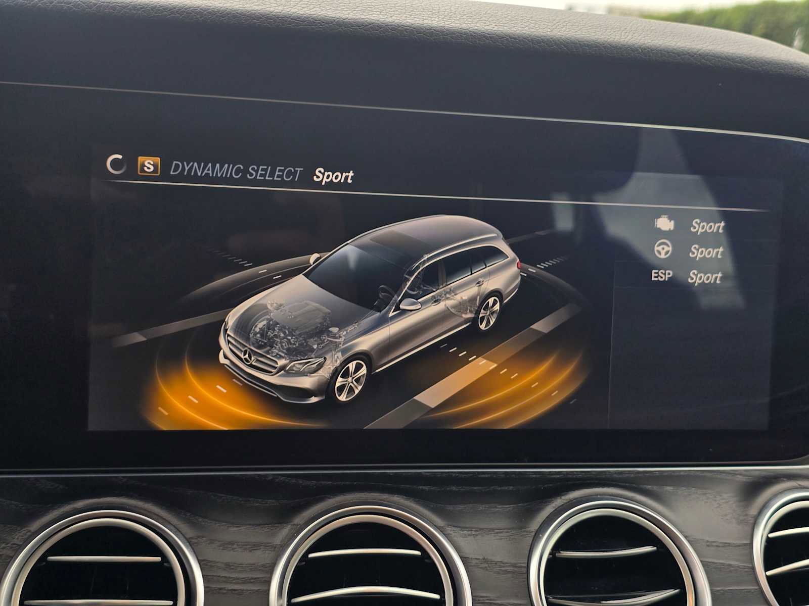 Used 2020 Mercedes-Benz E 450 4MATIC Wagon image 32