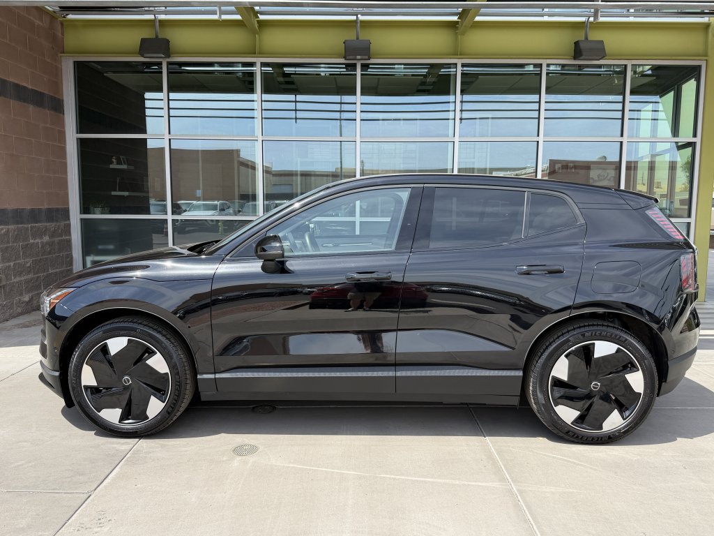Used 2025 Volvo EX30 Ultra AWD/4WD image 7