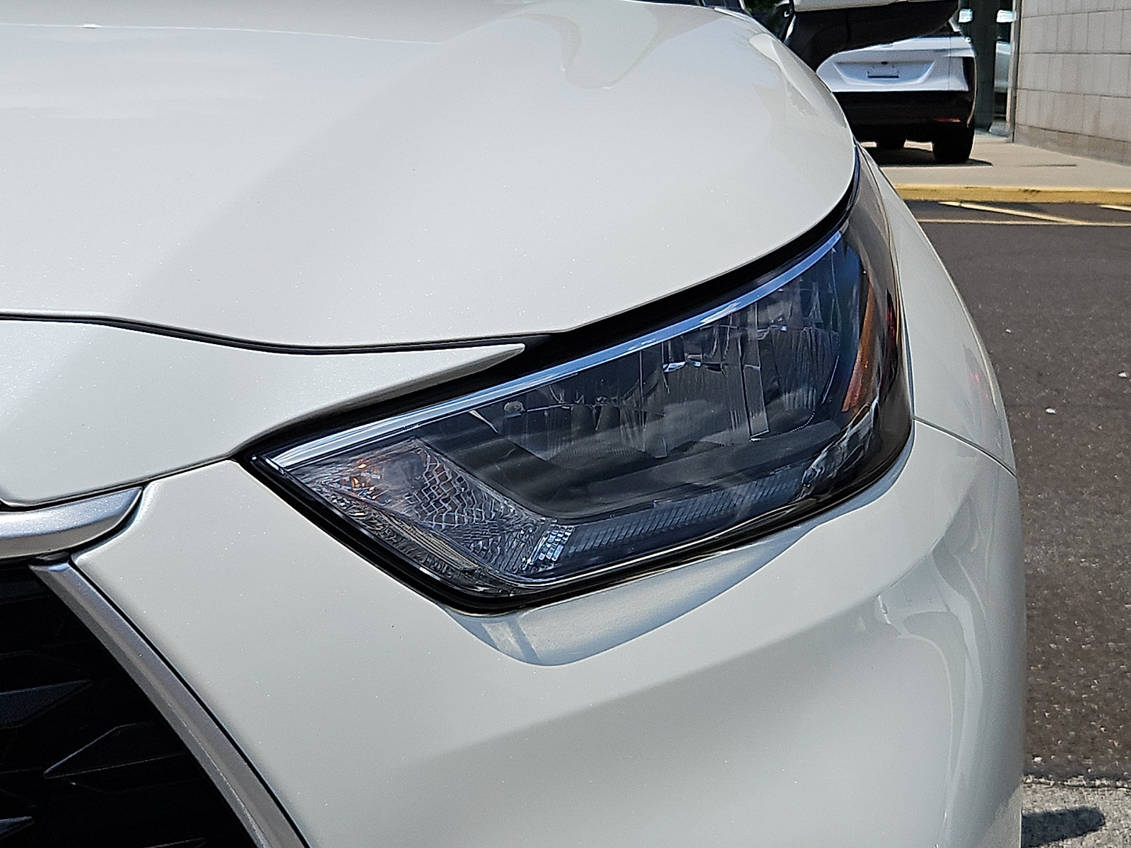 Used 2020 Toyota Highlander L AWD/4WD image 9