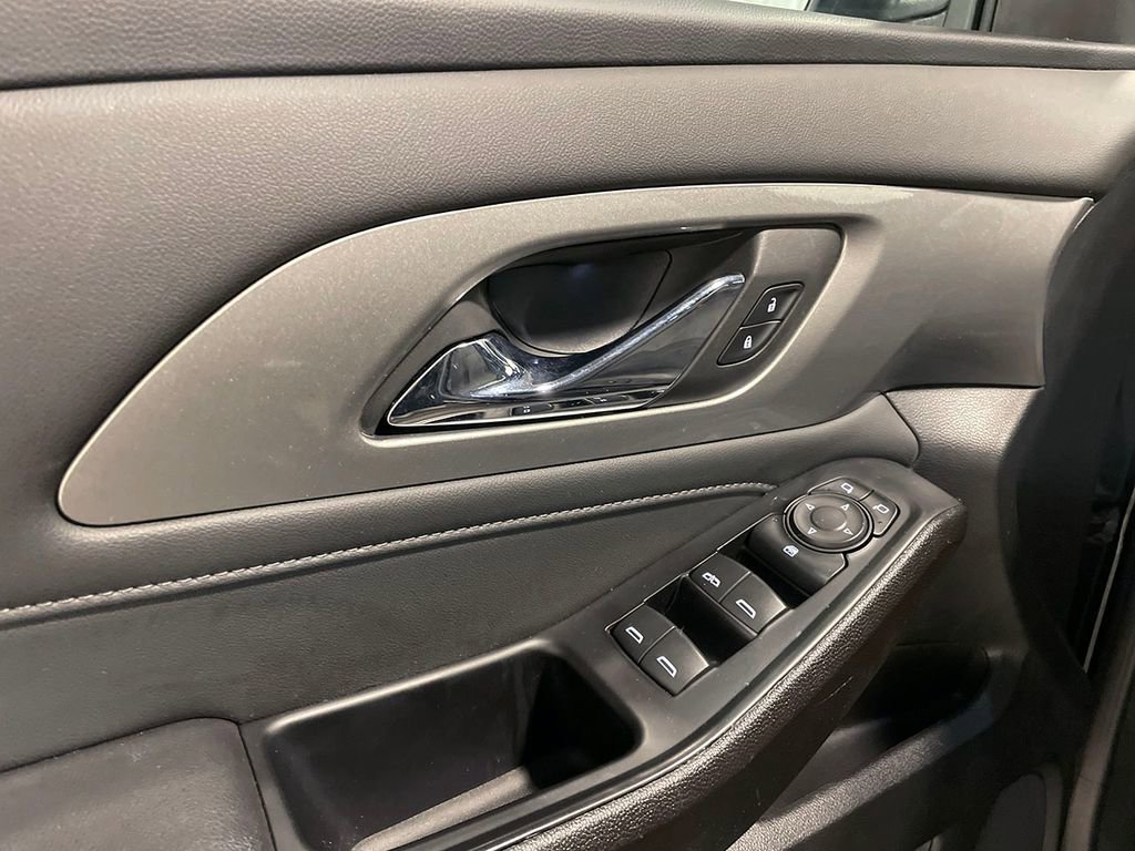 Used 2023 Chevrolet Traverse LT image 25