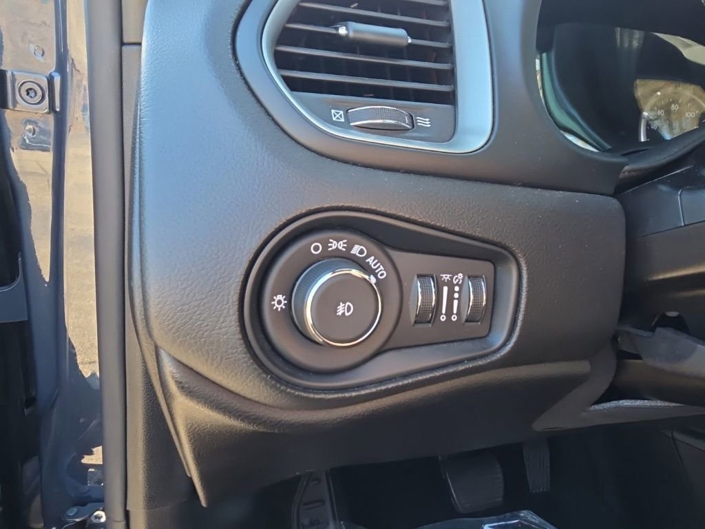 Used 2021 Jeep Renegade Latitude image 15