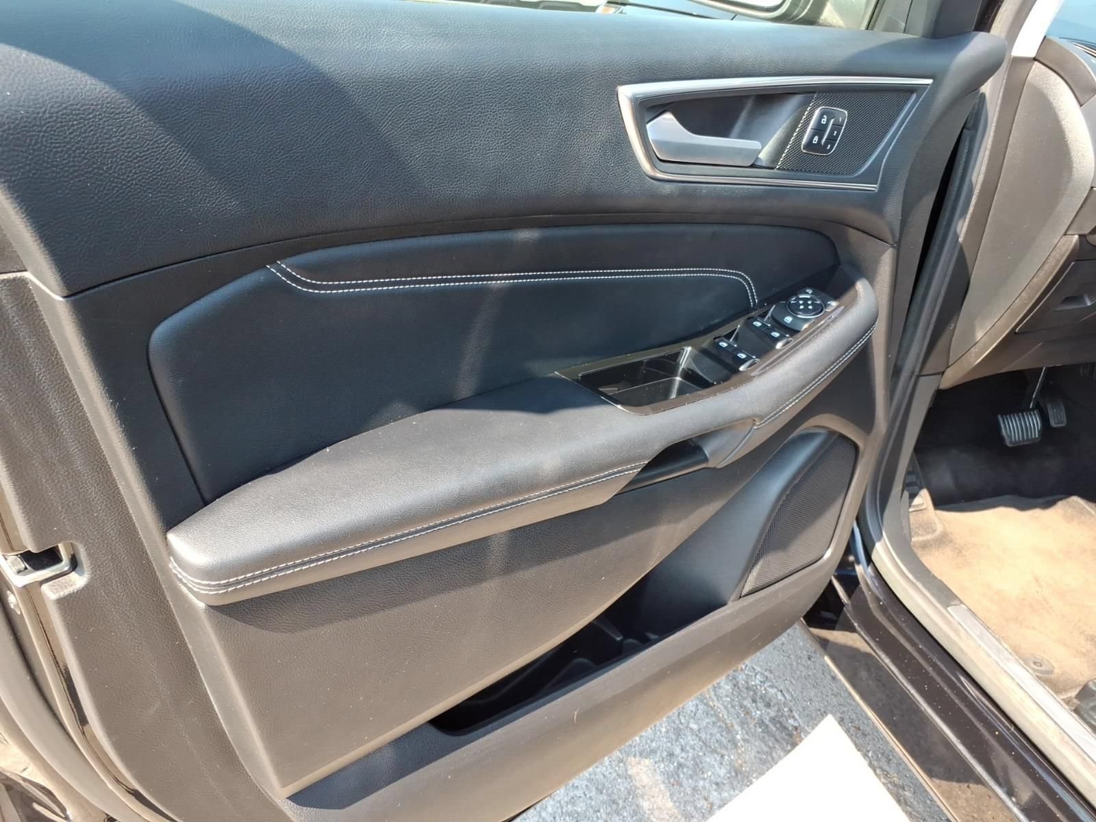 Used 2017 Ford Edge Titanium w/ Equipment Group 301A FWD image 9