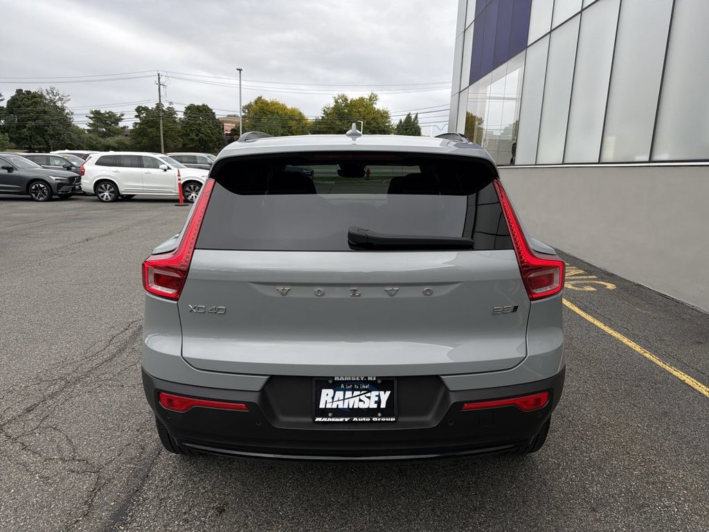 Certified 2024 Volvo XC40 B5 Plus w/ Climate Package AWD/4WD image 7