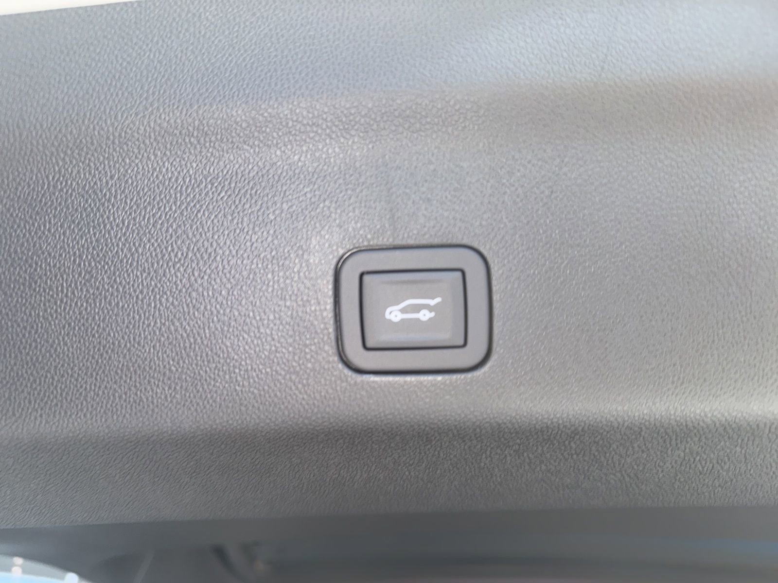 New 2025 Chevrolet Suburban Premier image 14