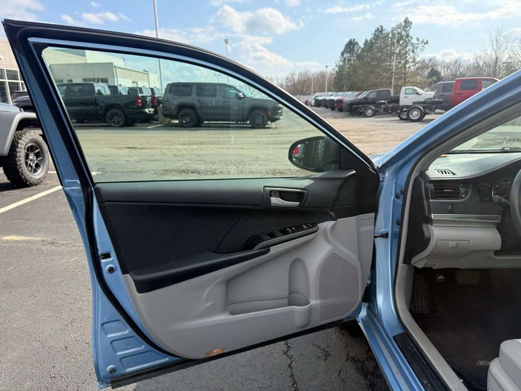 Used 2012 Toyota Camry LE image 10