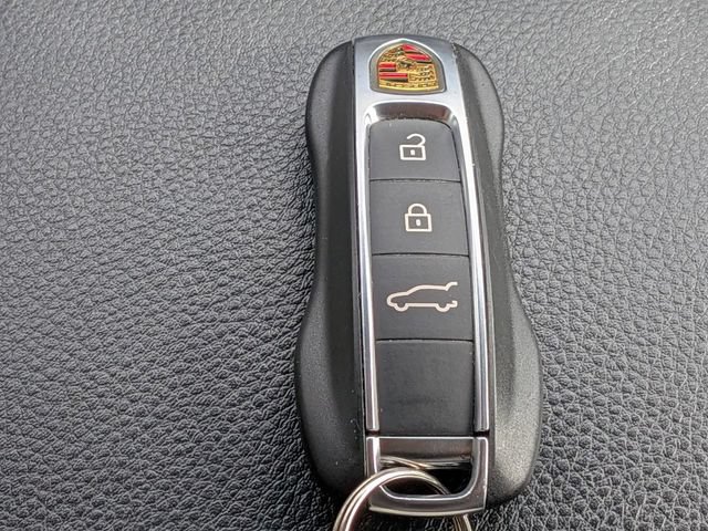 Used 2023 Porsche Cayenne Platinum Edition AWD/4WD image 31