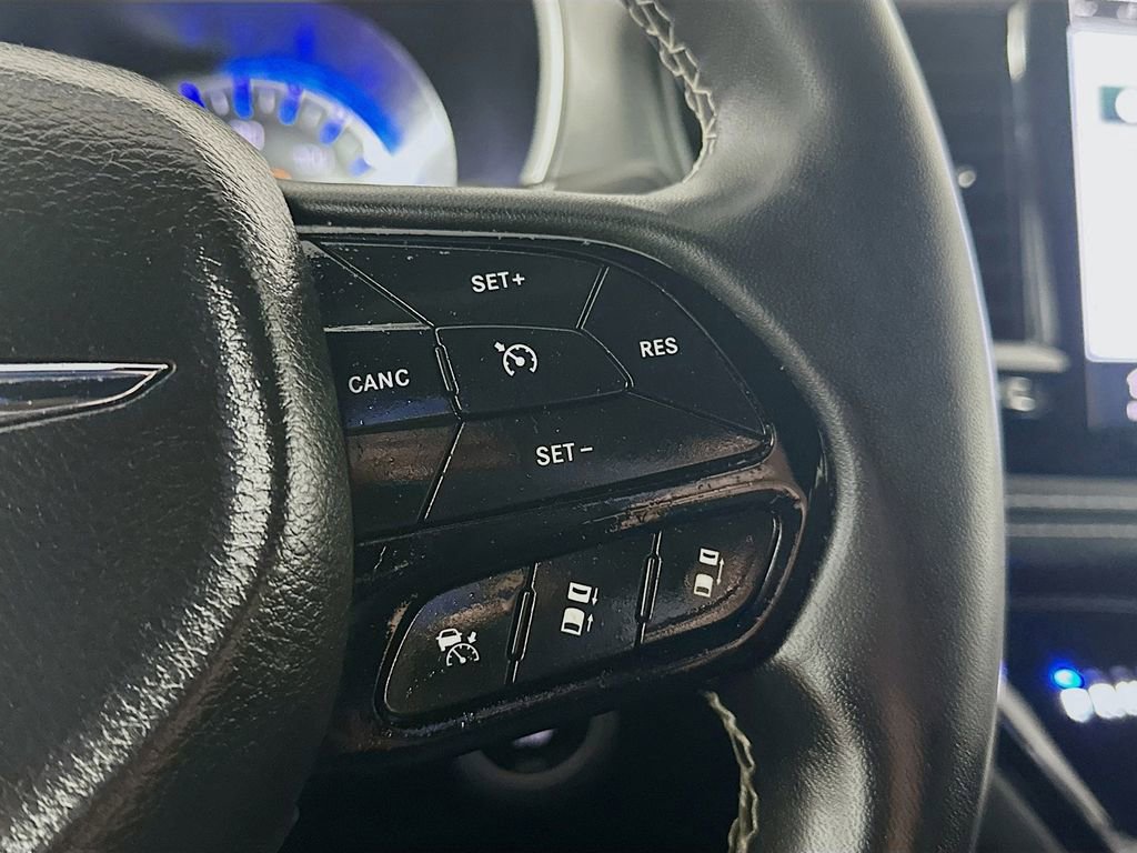 Used 2023 Chrysler Pacifica Touring image 26