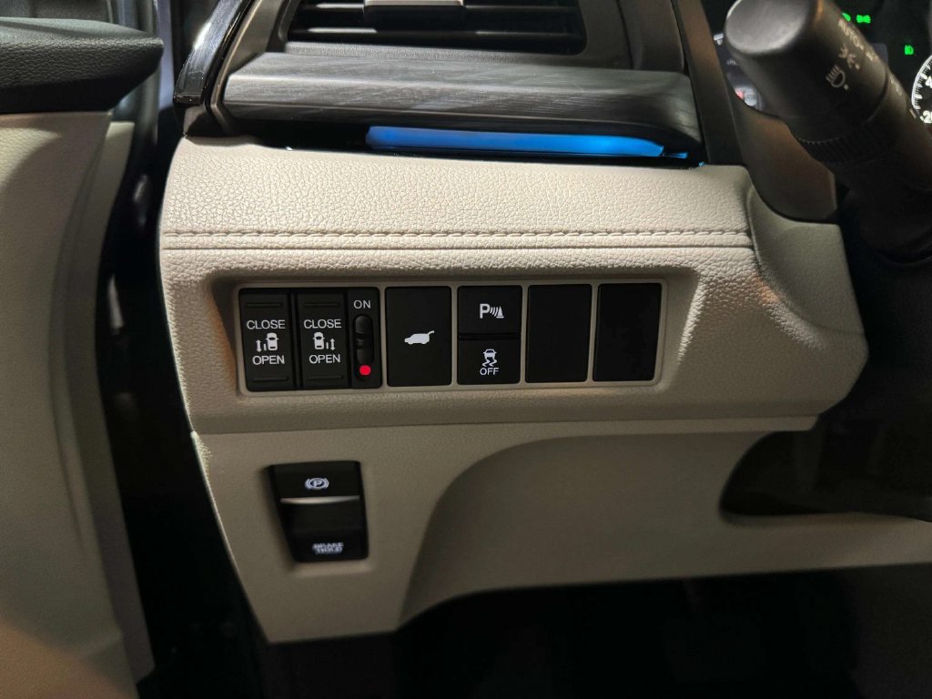 Used 2025 Honda Odyssey Elite image 11