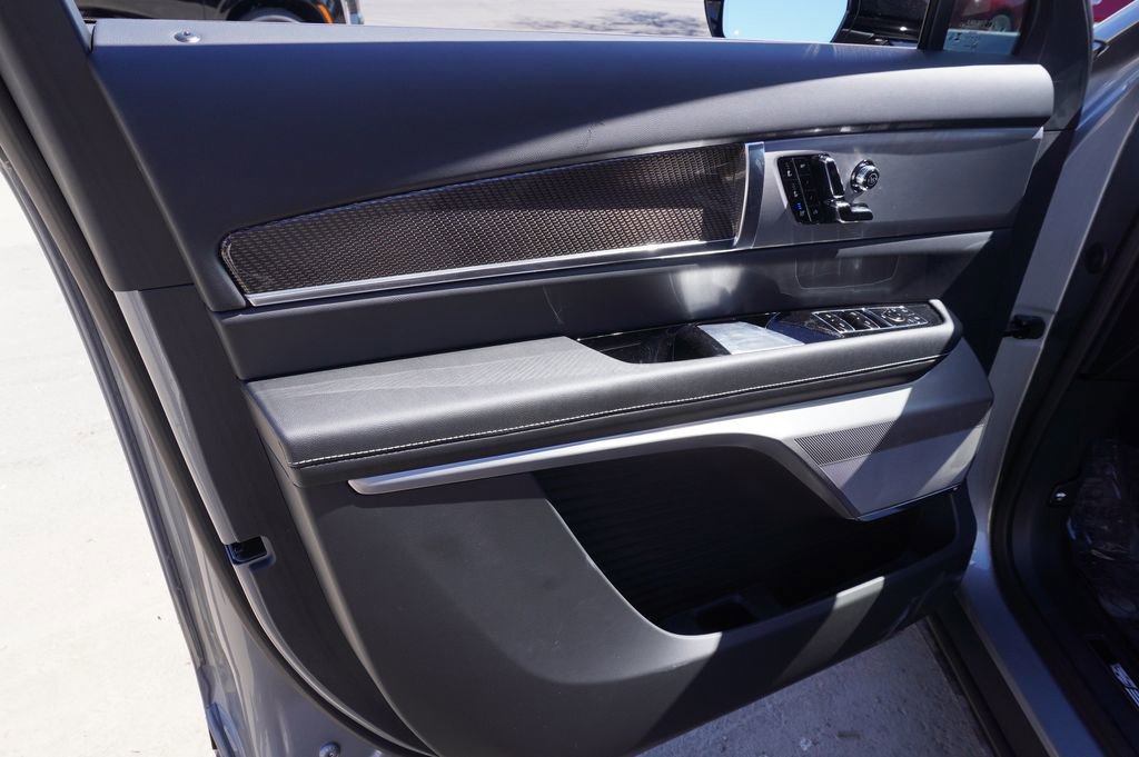 New 2026 Cadillac Vistiq Luxury AWD/4WD image 16