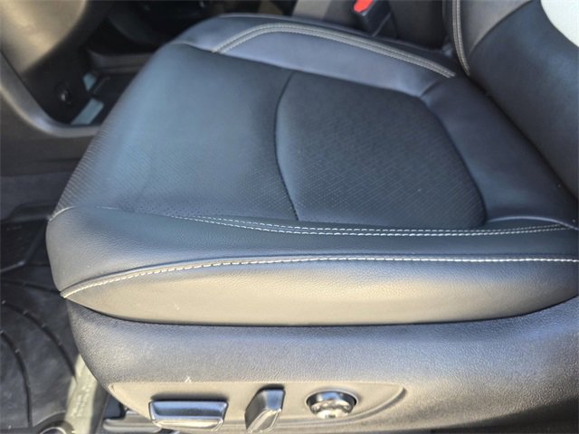 Used 2025 Toyota Sienna Platinum image 16