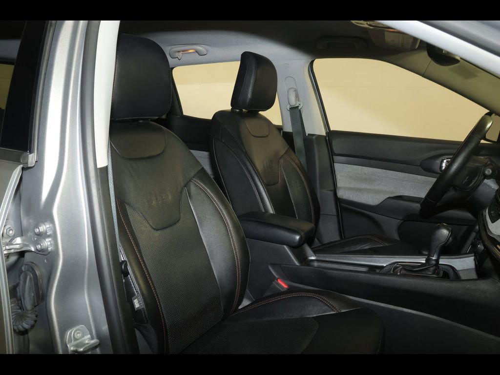 Used 2022 Jeep Compass Latitude image 29