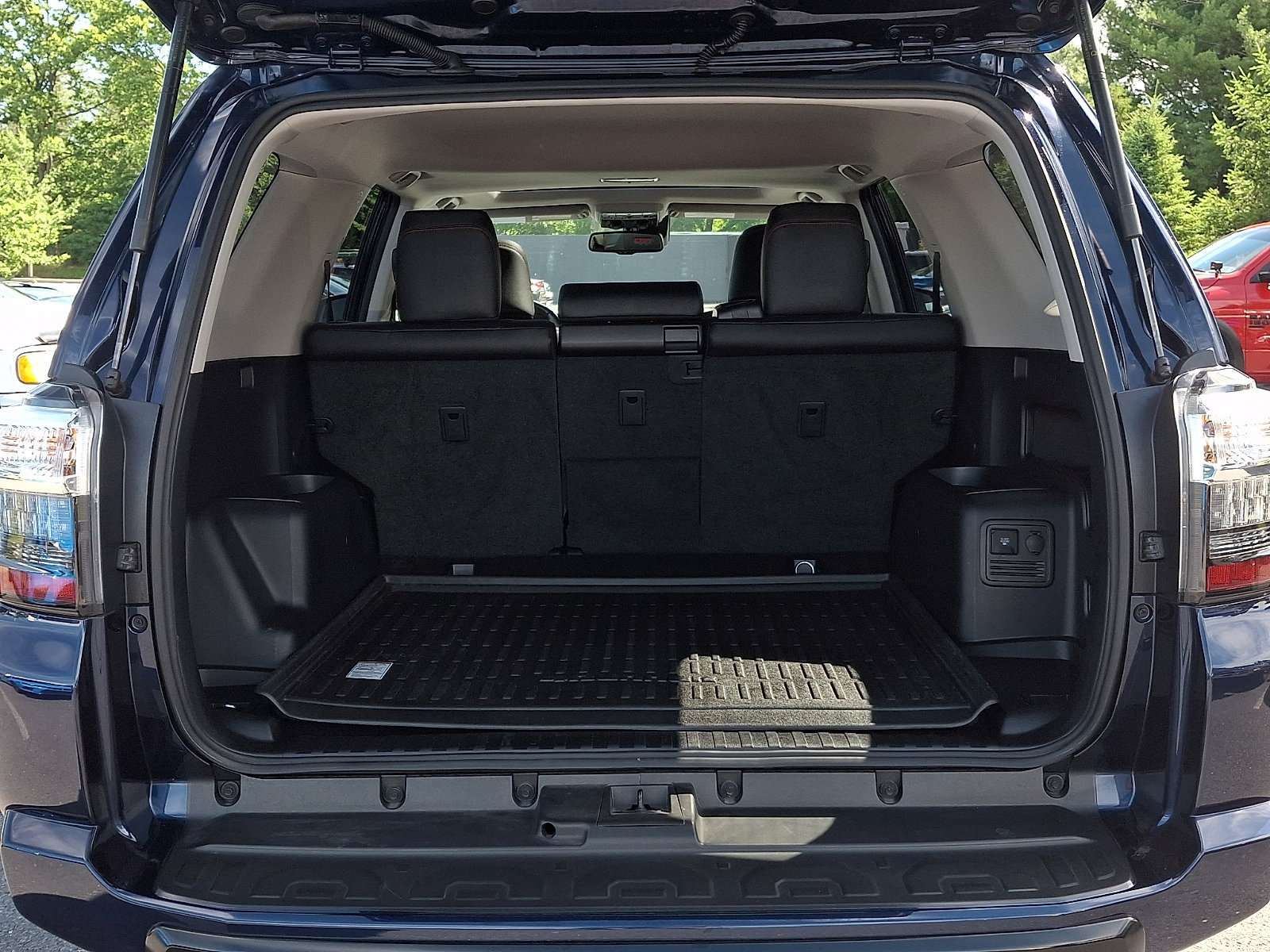 Used 2023 Toyota 4Runner TRD Off-Road Premium w/ Off Road Premium Plus Package AWD/4WD image 30