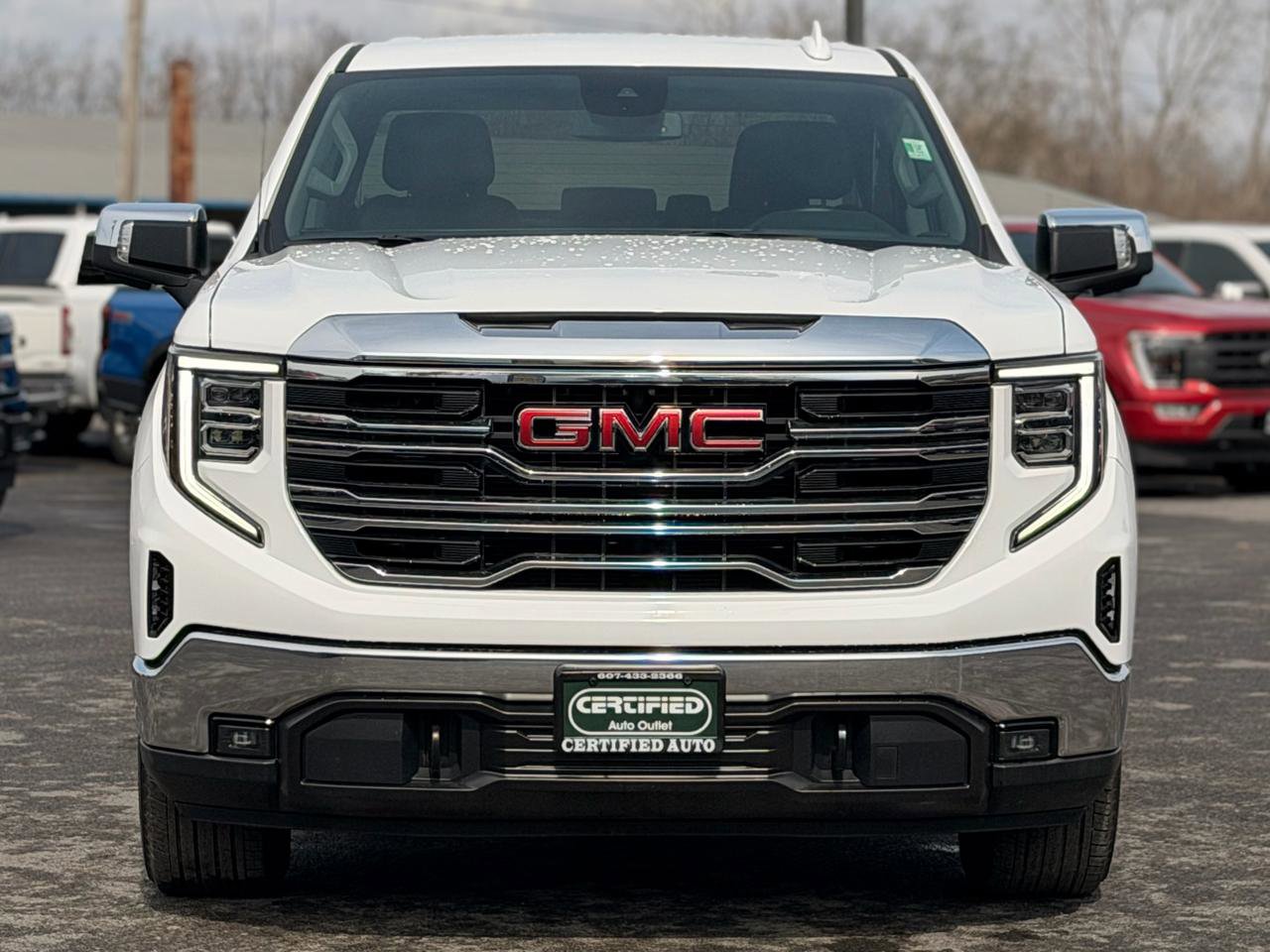 Used 2026 GMC Sierra 1500 SLT image 2