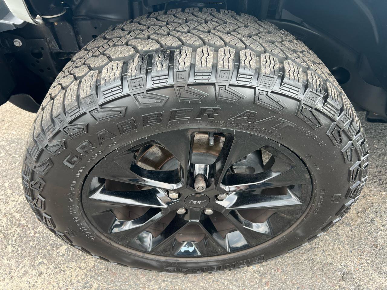 Used 2019 Jeep Wrangler Unlimited Sahara AWD/4WD image 10