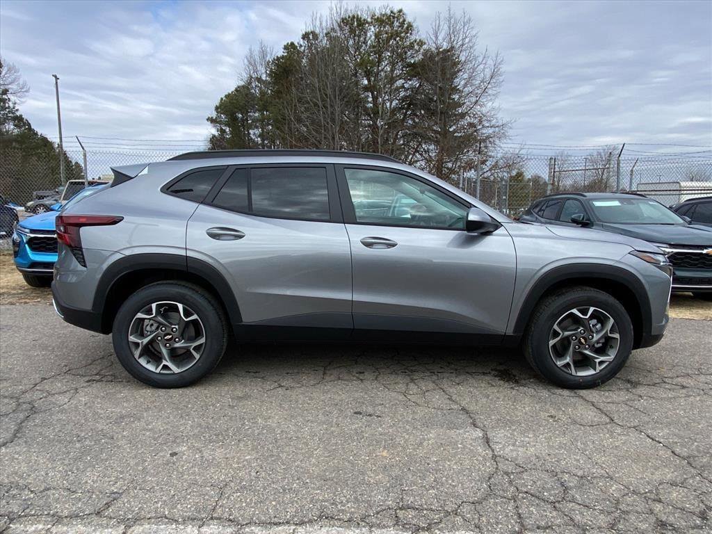 New 2026 Chevrolet Trax LT w/ LT Convenience Package image 2