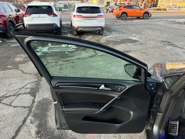 Used 2019 Volkswagen Golf R 4-Door image 11