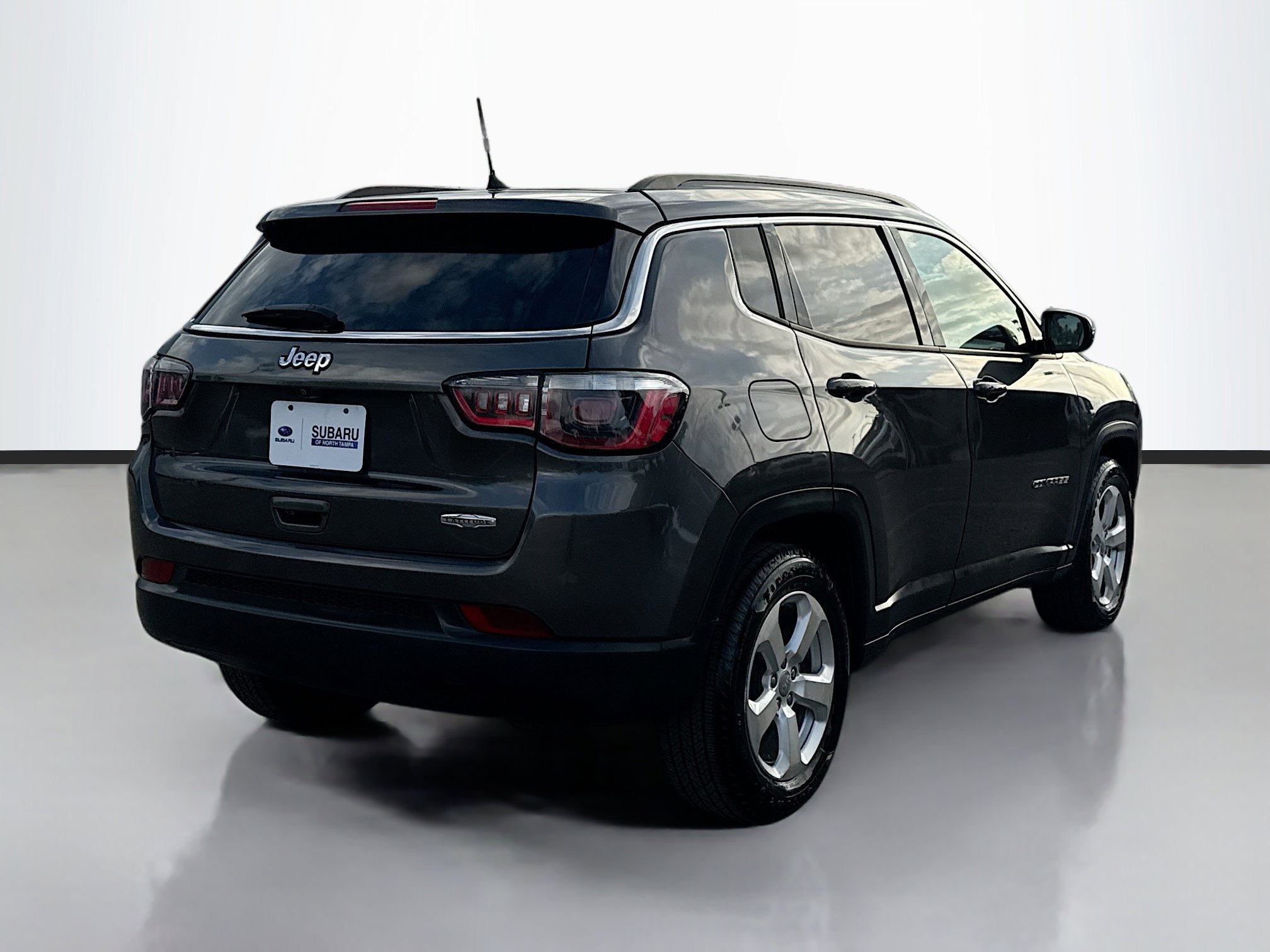 Used 2018 Jeep Compass Latitude image 3