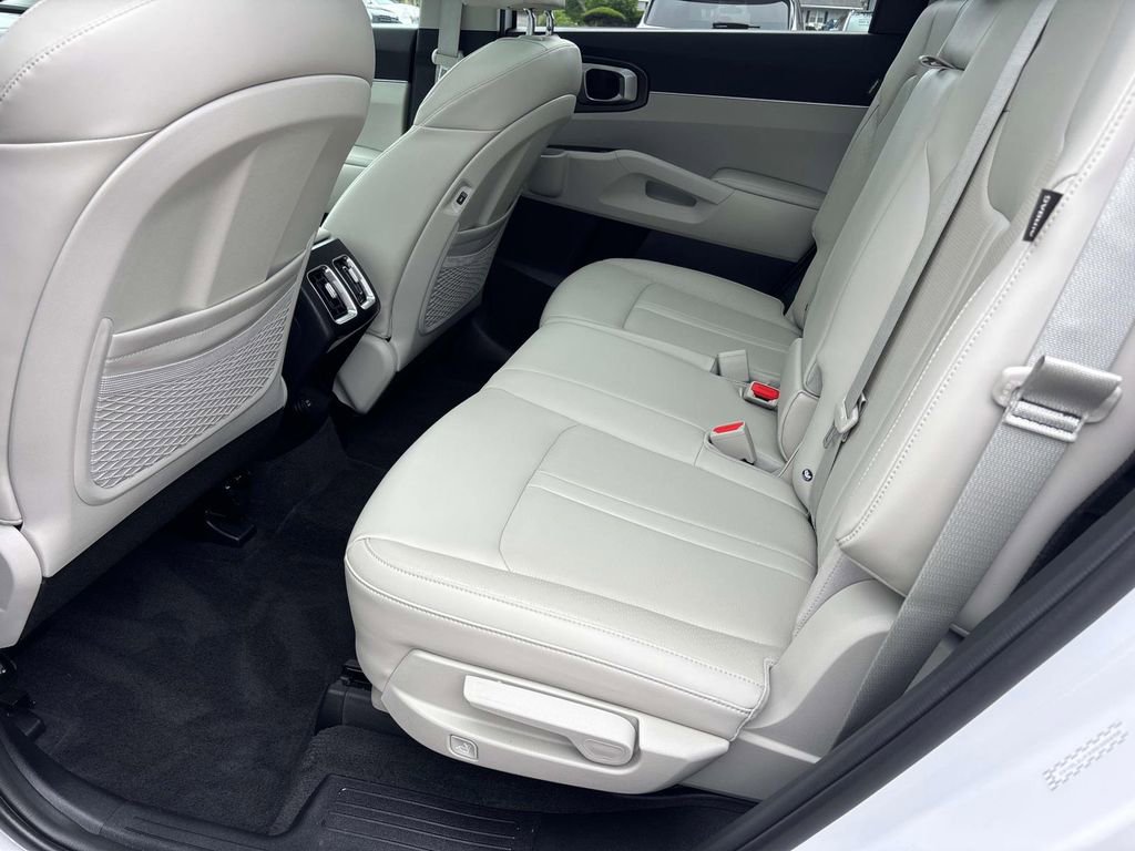 Used 2025 Kia Sorento S w/ Panoramic Sunroof Package image 9