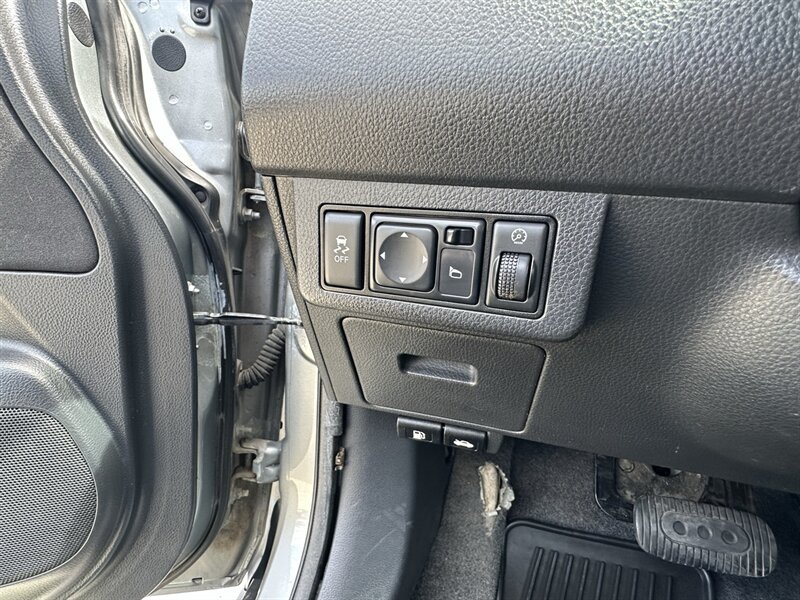 Used 2012 Nissan Versa 1.8 S w/ Plus Pkg FWD image 43