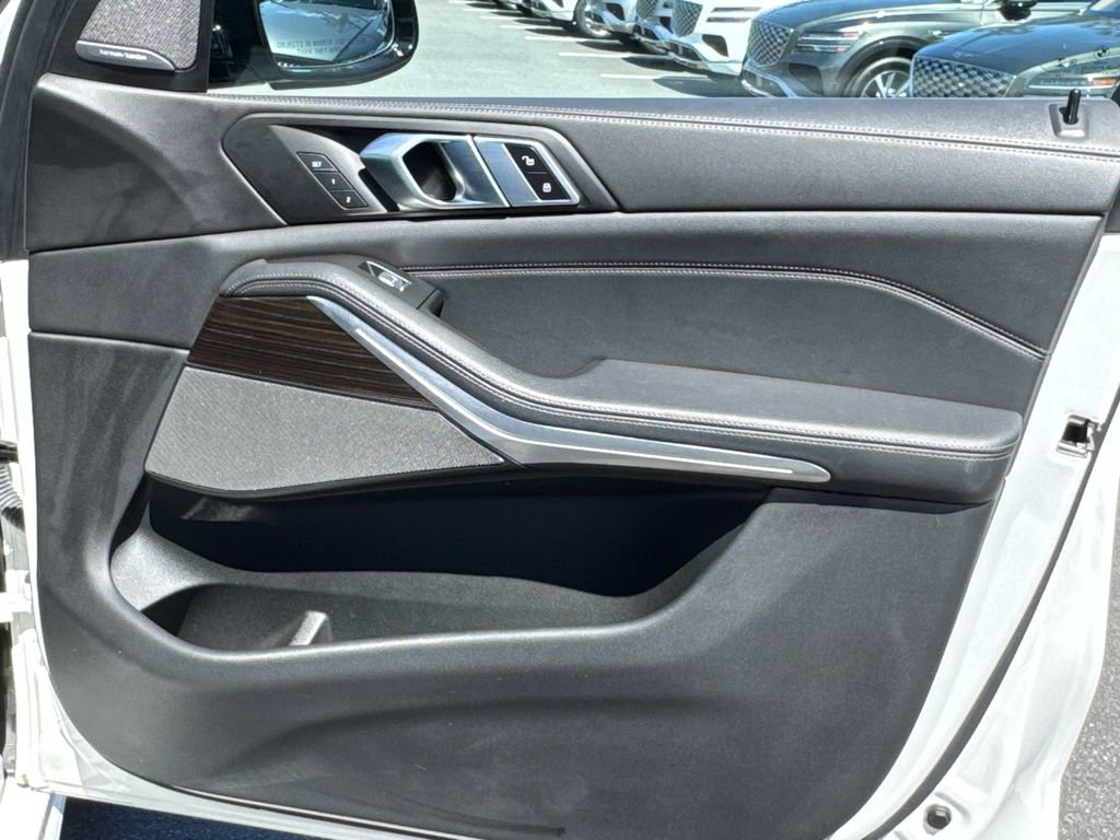 Used 2023 BMW X7 xDrive40i w/ Dynamic Handling Package image 14