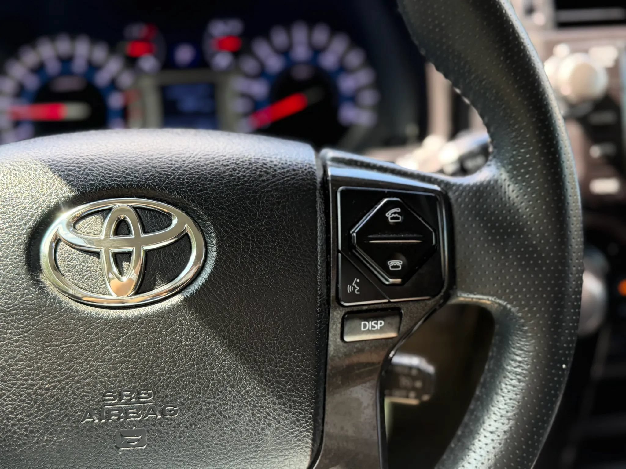 Used 2018 Toyota 4Runner TRD Off-Road AWD/4WD image 25