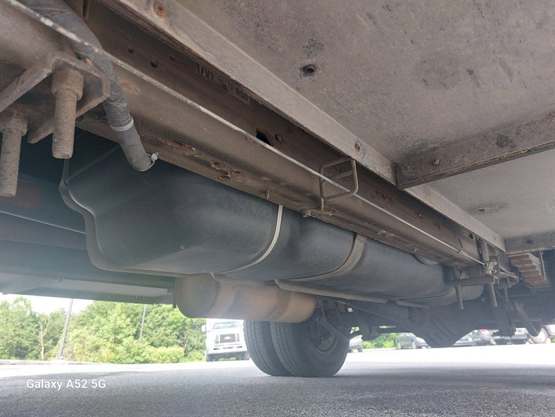 Used 2017 Chevrolet Express 4500 image 17