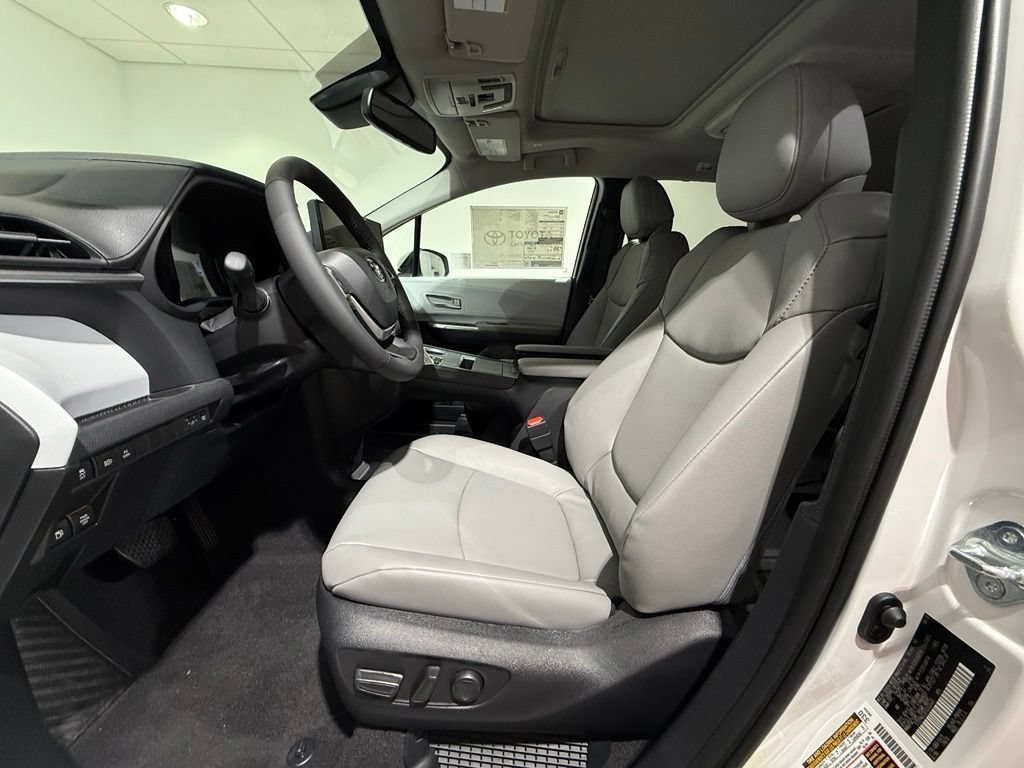 New 2026 Toyota Sienna XLE FWD image 13