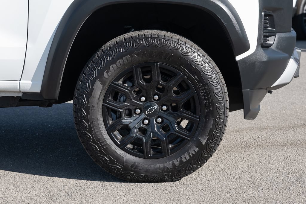 Used 2025 Chevrolet Colorado Trail Boss AWD/4WD image 11