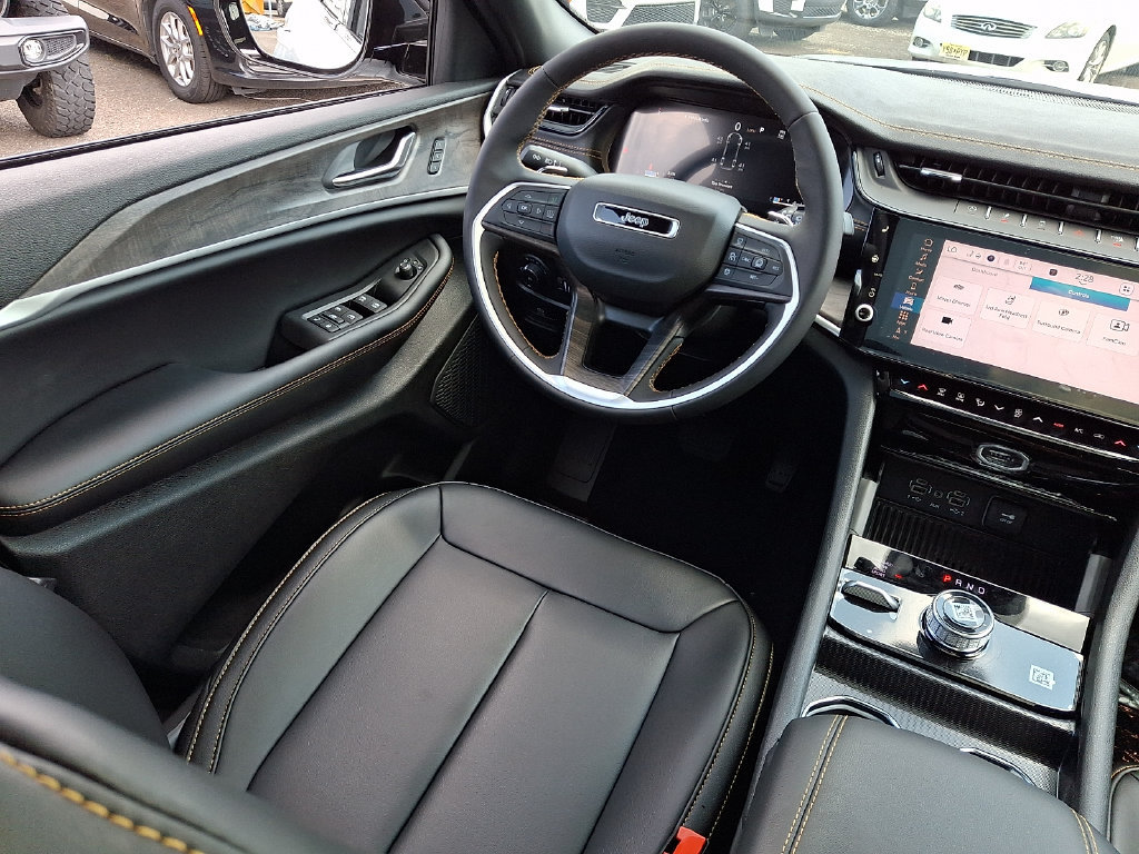 New 2026 Jeep Grand Cherokee L Limited AWD/4WD image 10
