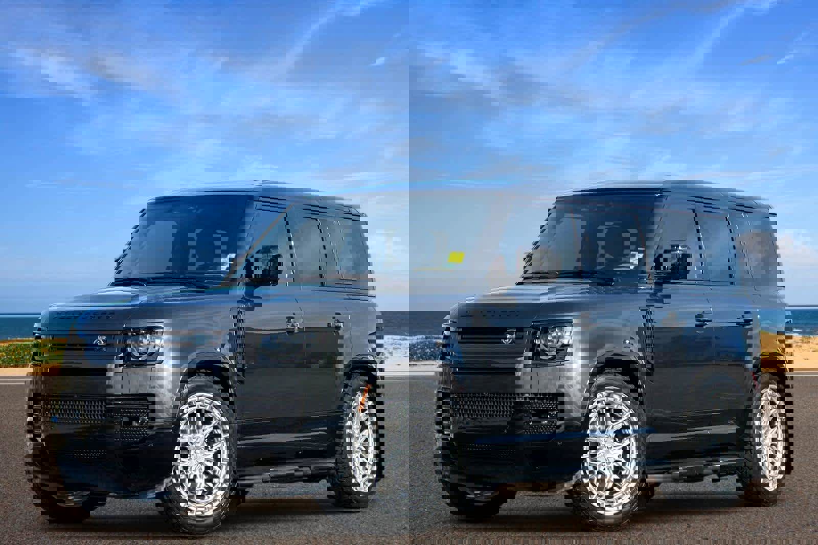 Used 2025 Land Rover Defender 110 V8 image 1