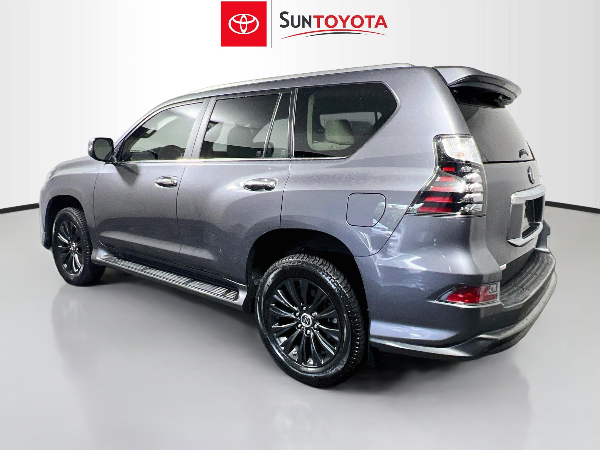 Used 2023 Lexus GX 460 Premium w/ Accessory Package AWD/4WD image 6