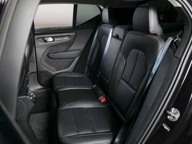 Used 2025 Volvo XC40 B5 Plus AWD/4WD image 5