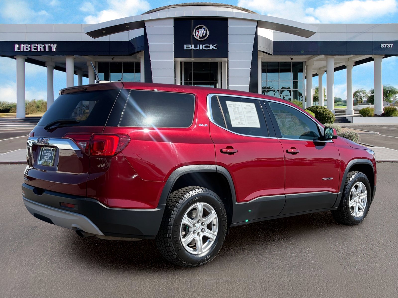 Used 2018 GMC Acadia SLE FWD image 4