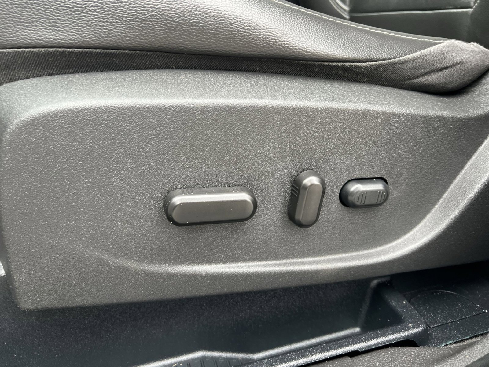 Used 2017 Ford Escape Titanium image 14