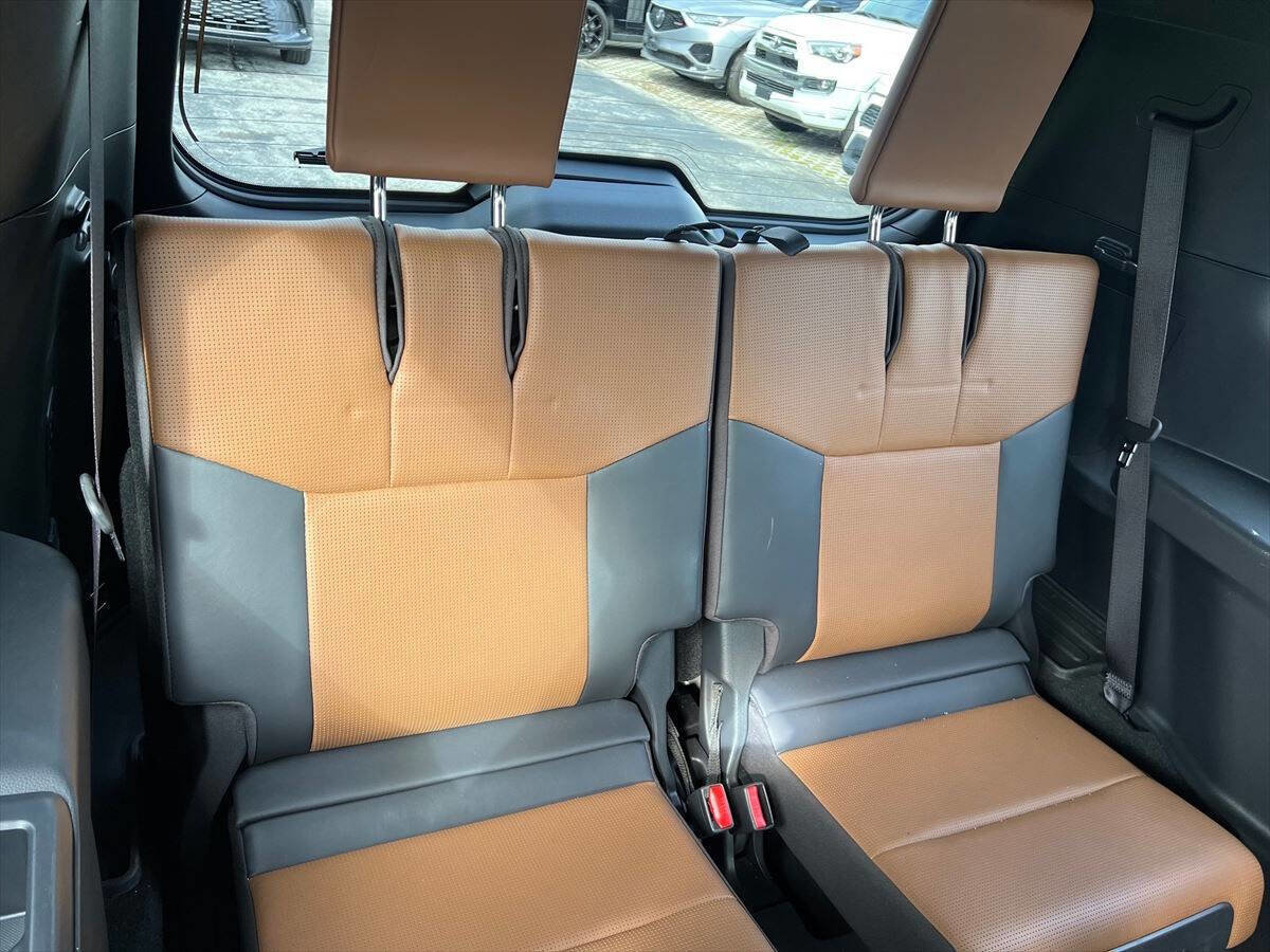 Used 2025 Lexus GX 550 Luxury+ AWD 4dr SUV image 19