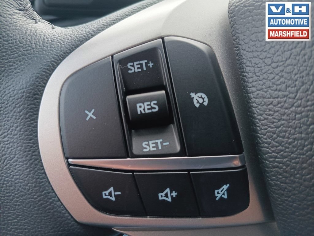 Used 2024 Ford Explorer XLT w/ Equipment Group 202A AWD/4WD image 4