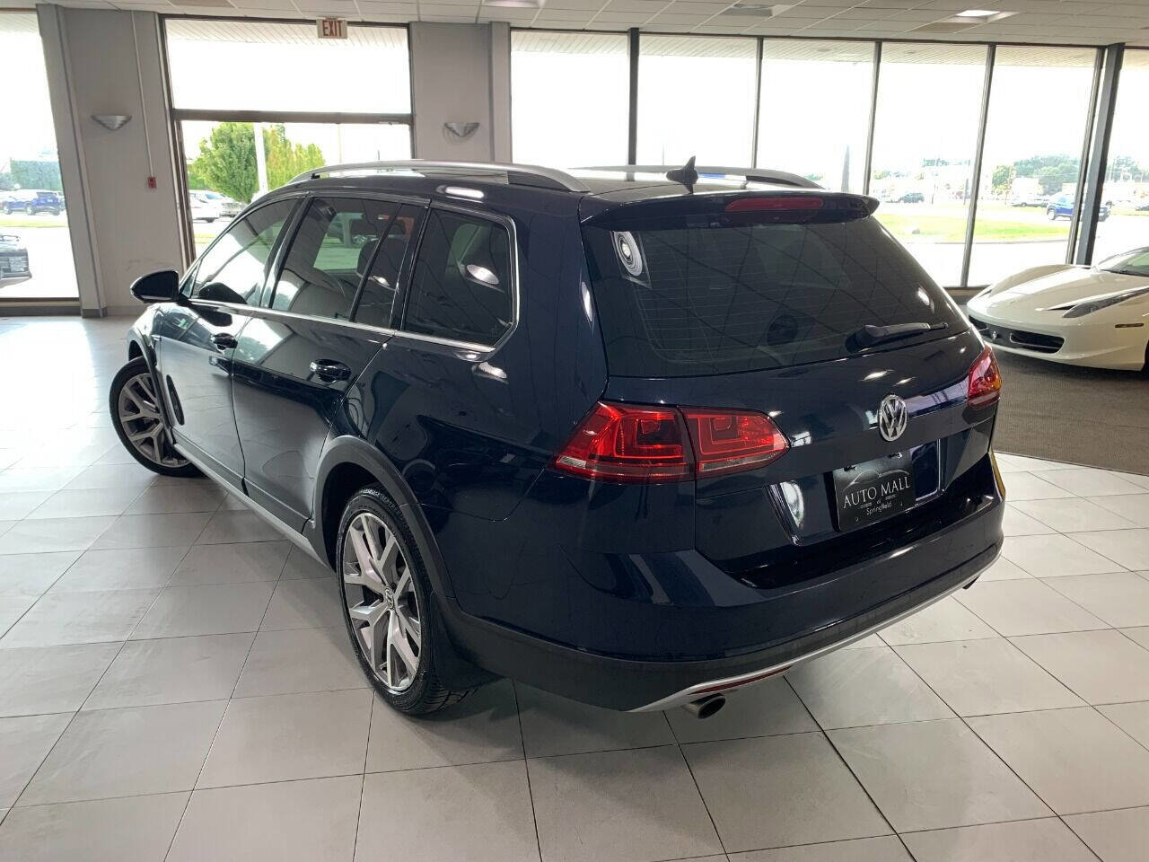 Used 2017 Volkswagen Golf Alltrack S AWD/4WD image 7