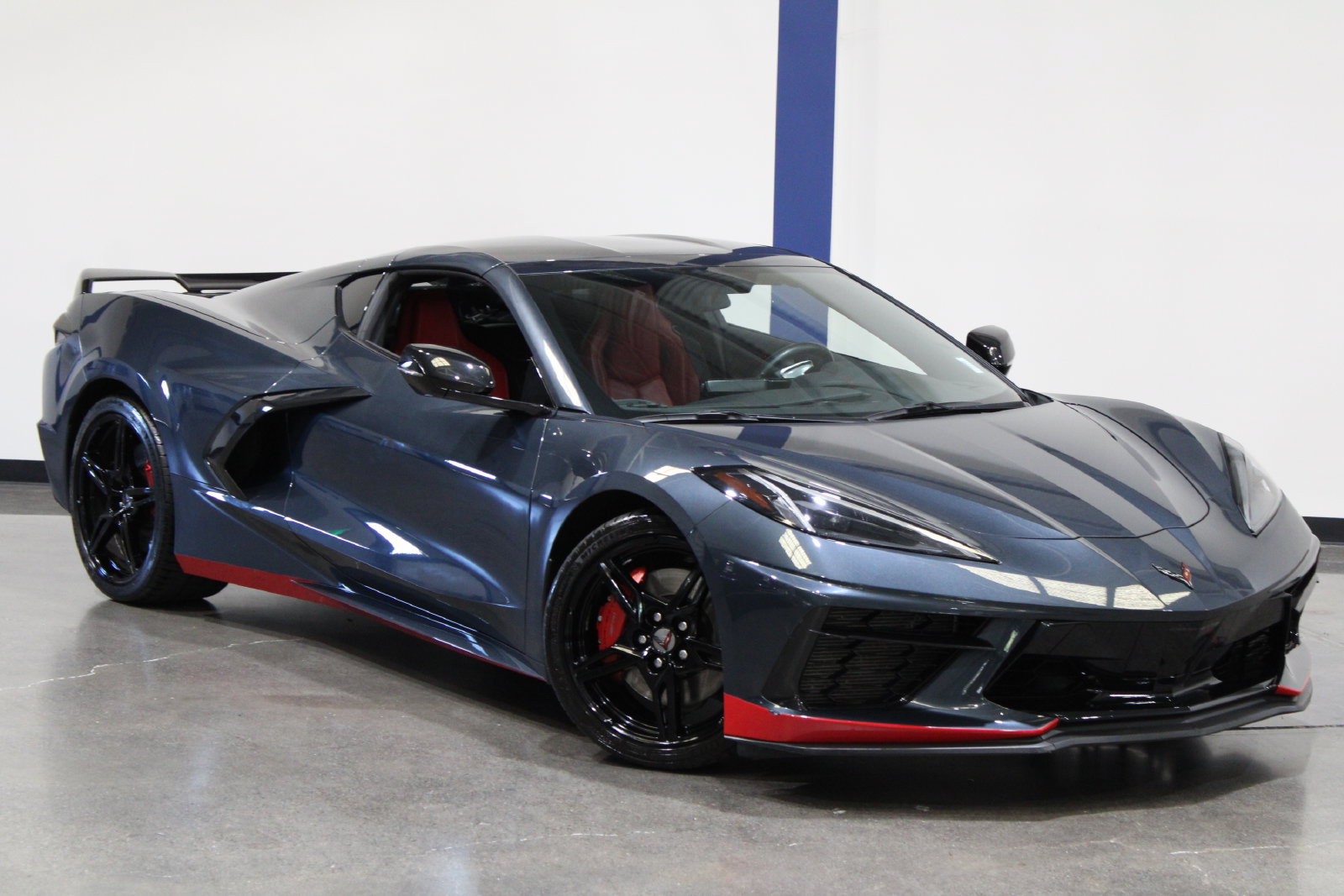 Used 2021 Chevrolet Corvette Stingray Coupe w/ Z51 Performance Package RWD image 2