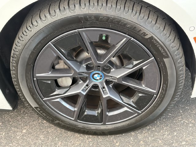 Used 2023 BMW i4 eDrive35 RWD image 5