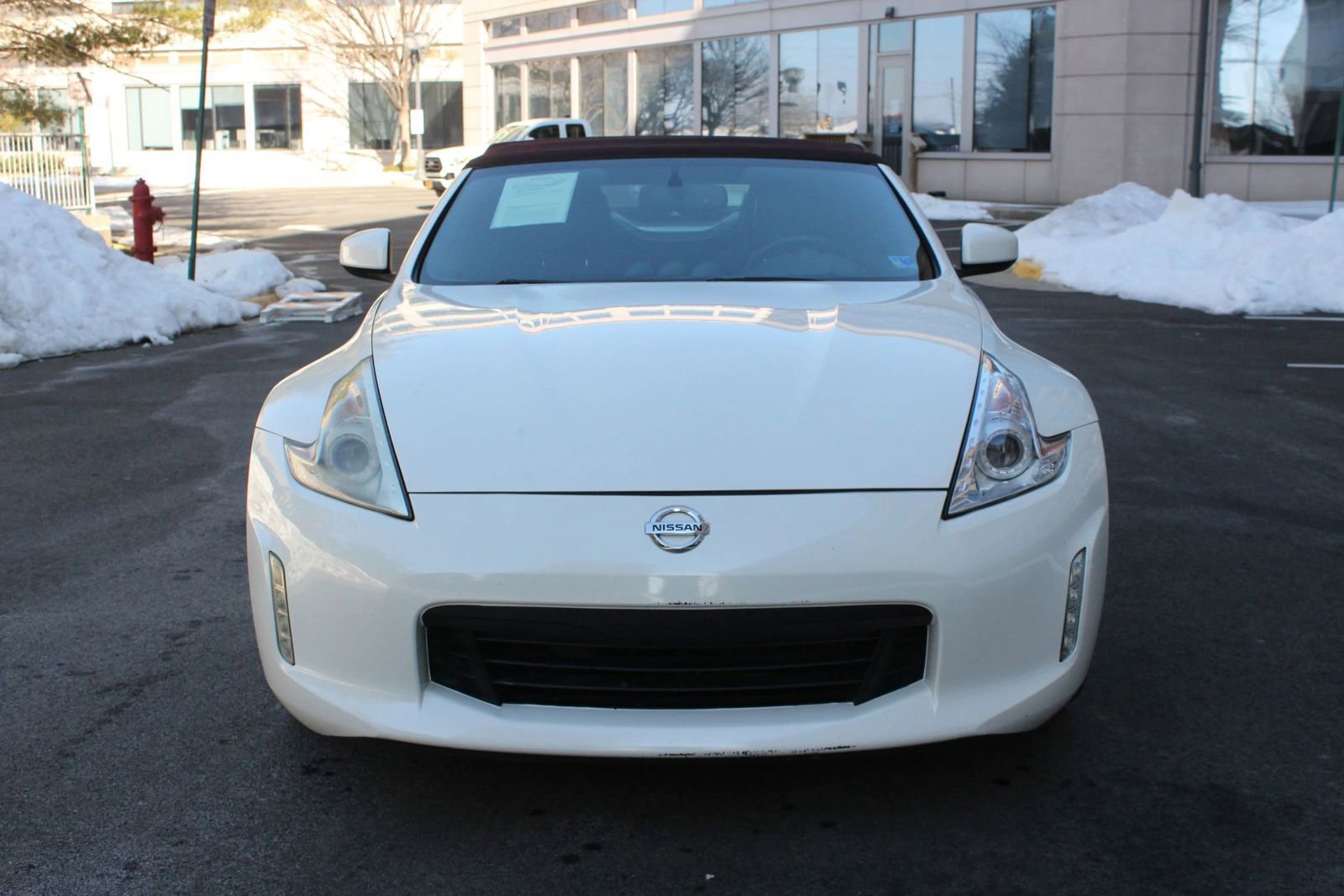 Used 2014 Nissan 370Z Touring RWD image 3