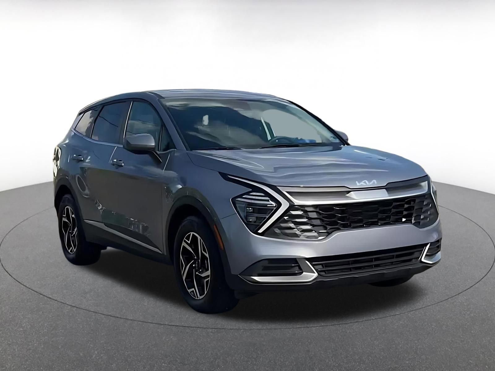 Used 2025 Kia Sportage LX FWD image 3