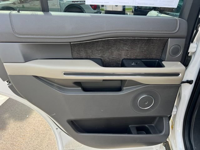 Used 2019 Ford Expedition Limited w/ Equipment Group 302A AWD/4WD image 17