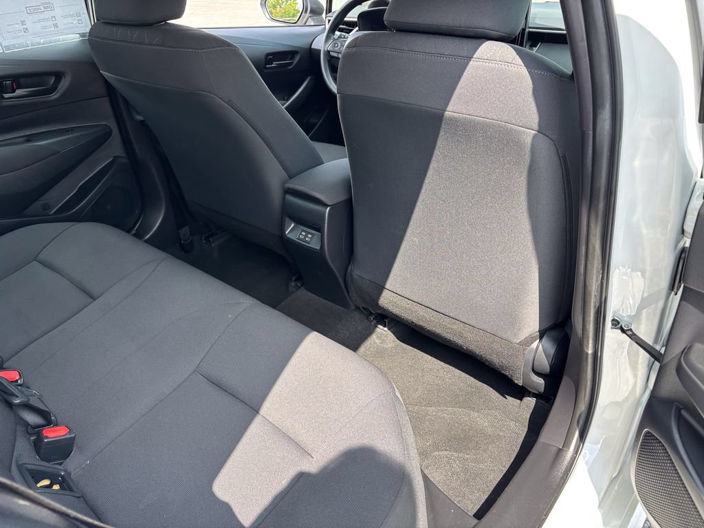 Used 2025 Toyota Corolla LE FWD image 38