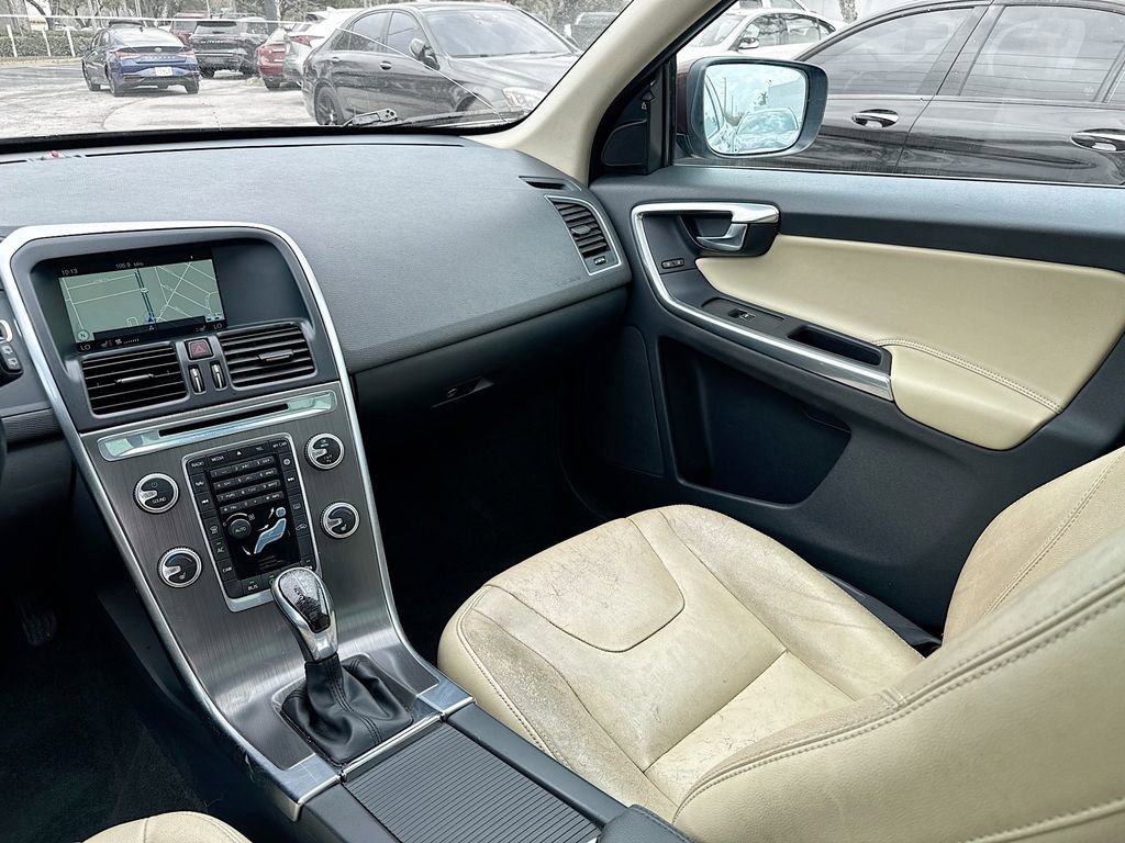 Used 2016 Volvo XC60 T6 w/ Proximity Package image 25