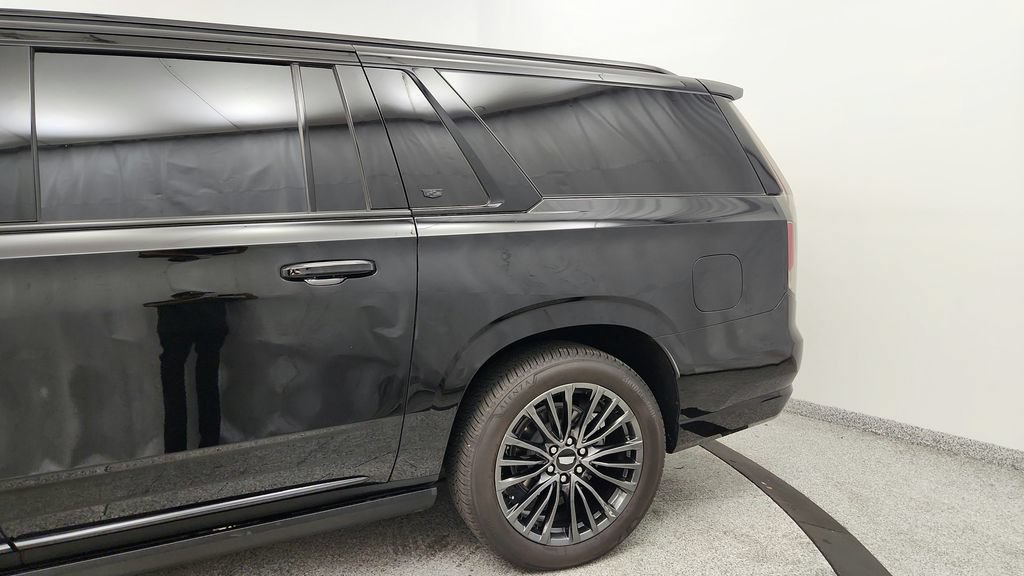 Used 2023 Cadillac Escalade ESV V w/ Heavy-Duty Trailer Package AWD/4WD image 12