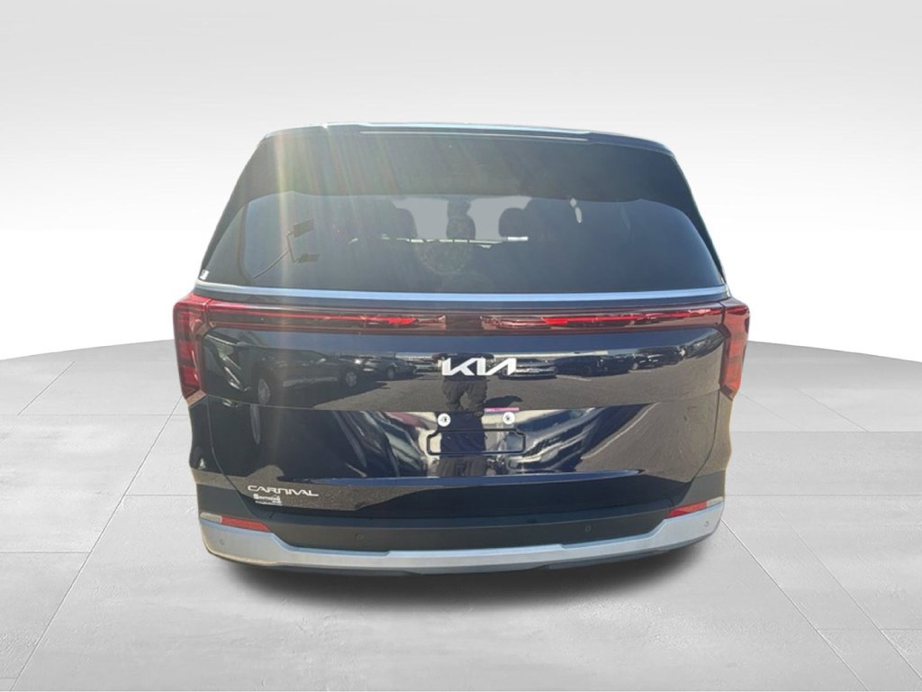 Certified 2026 Kia Carnival FWD image 4