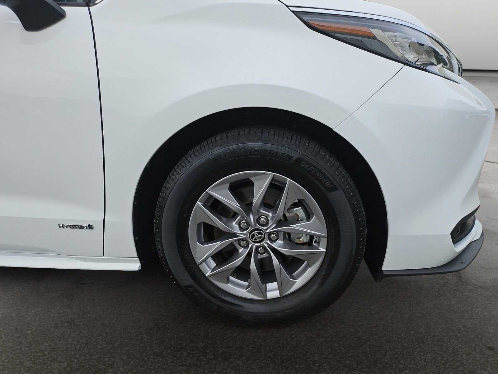 Used 2021 Toyota Sienna LE AWD/4WD image 35